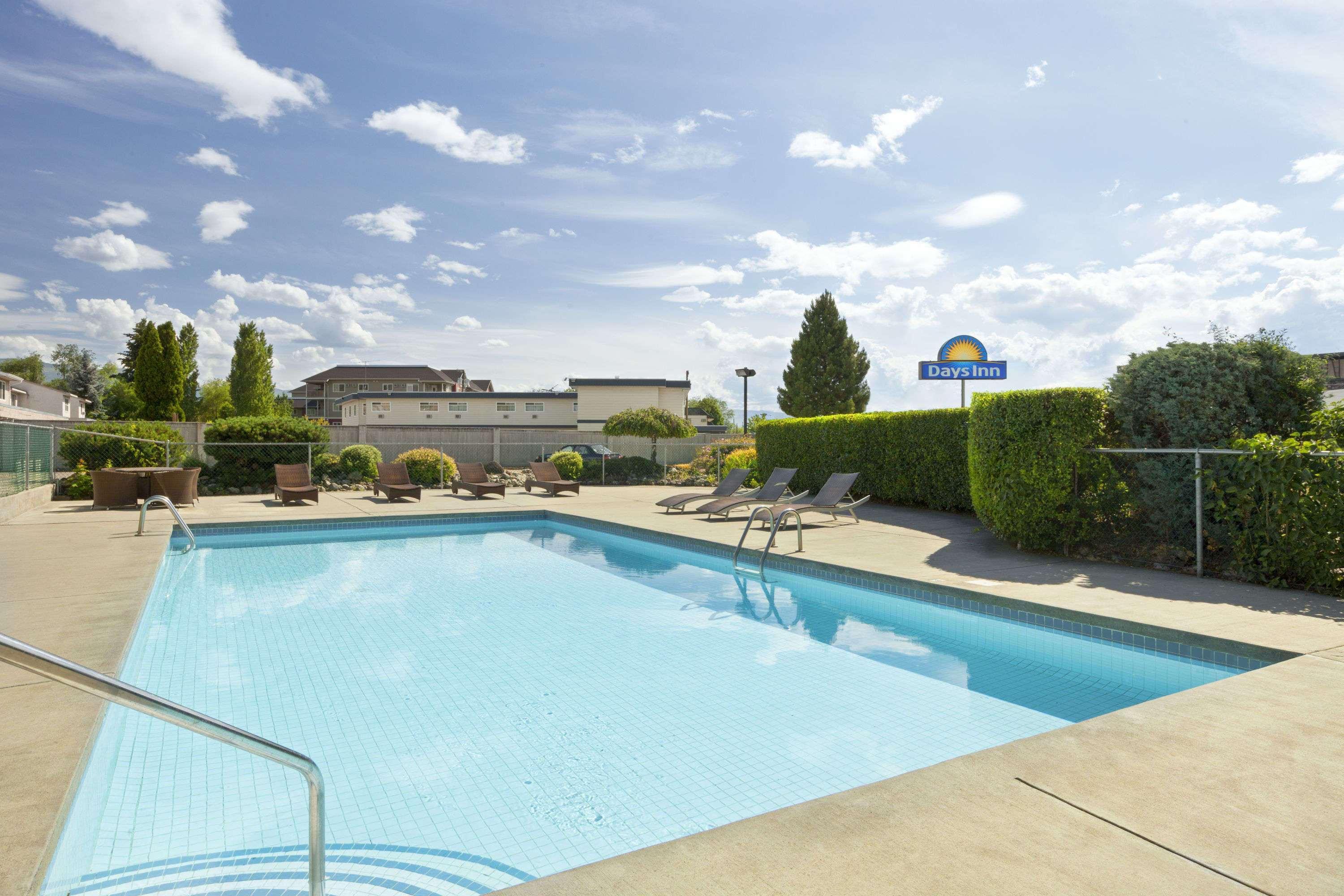 Days Inn By Wyndham Kelowna Bagian luar foto