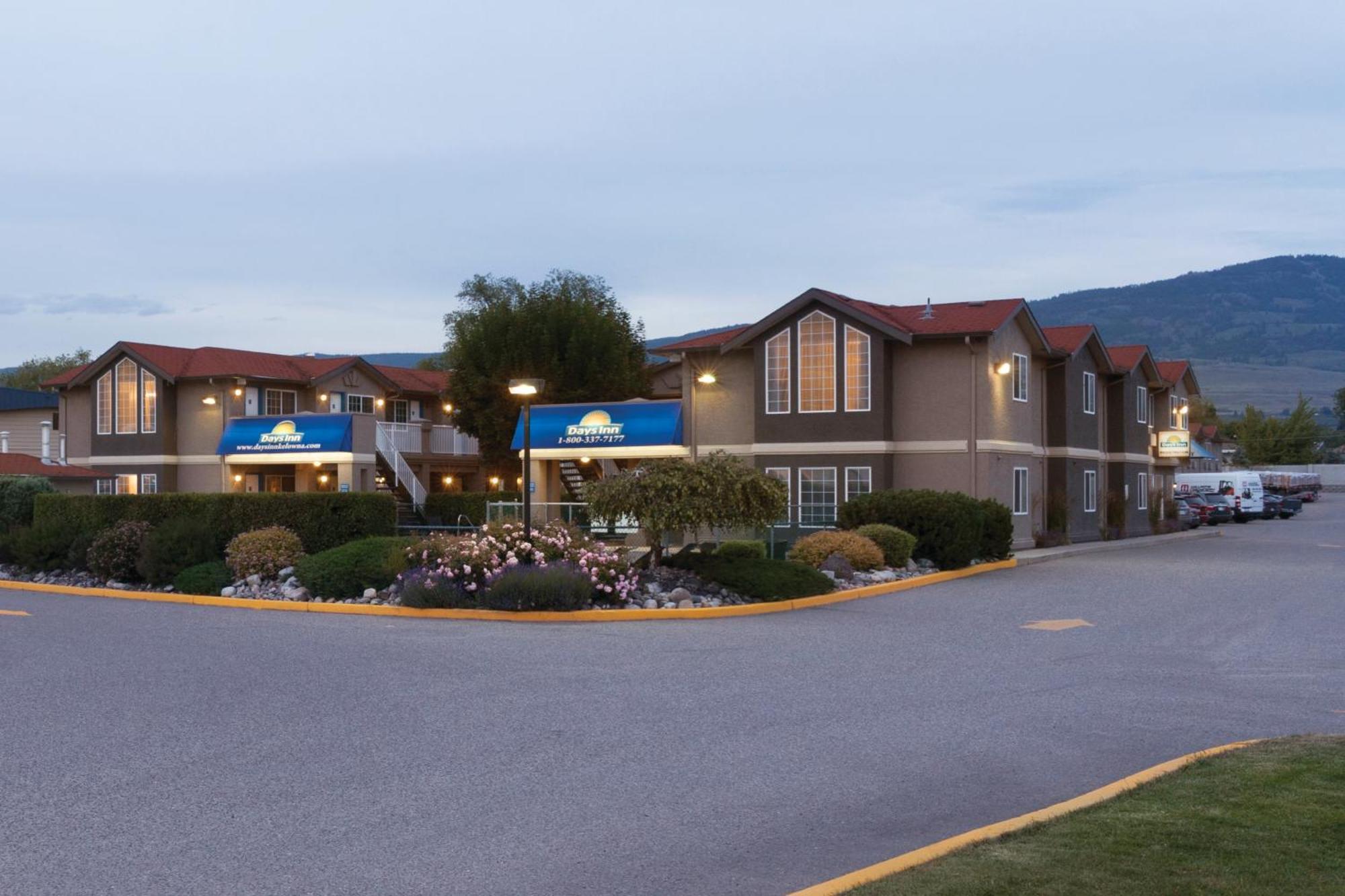 Days Inn By Wyndham Kelowna Bagian luar foto